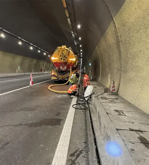 安图隧道排水渠清淤